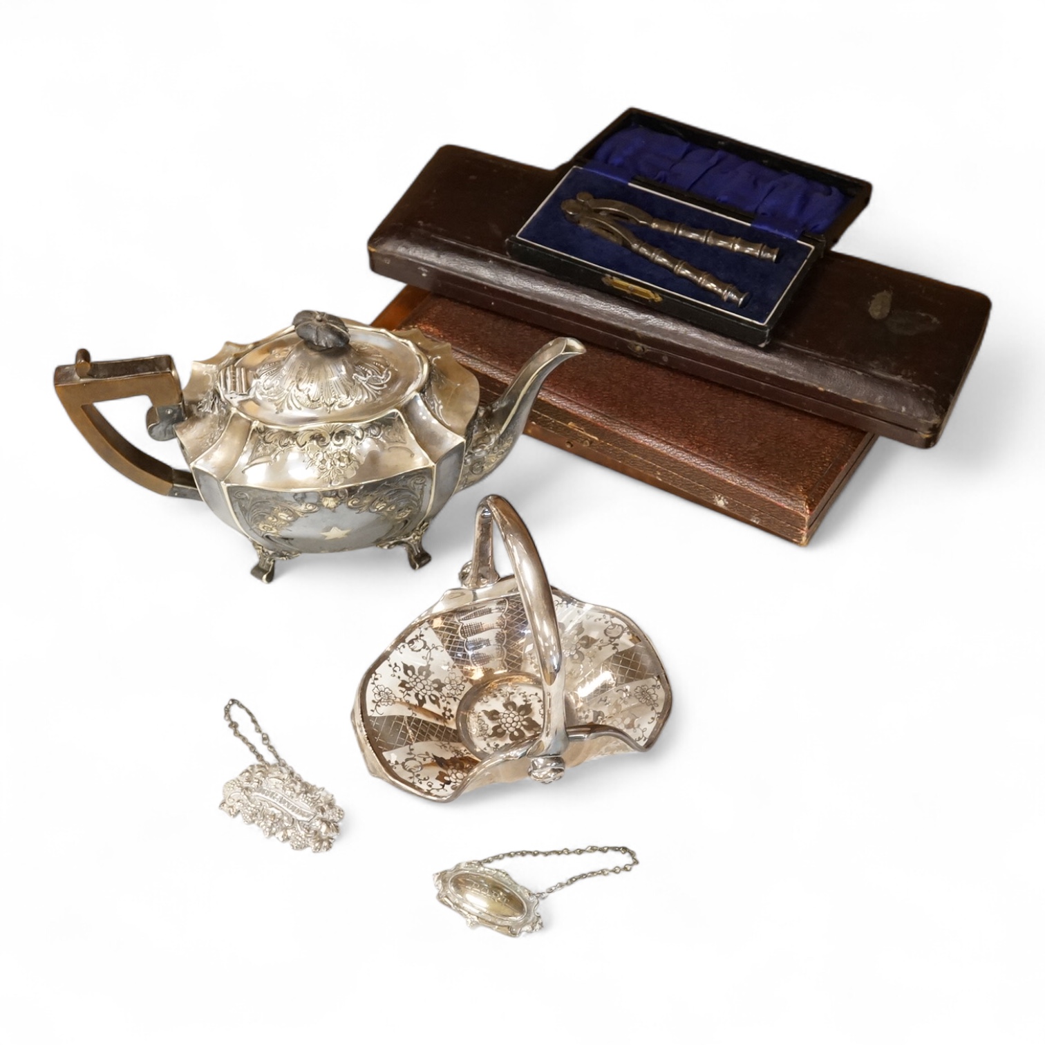 A small collection of assorted plated wares